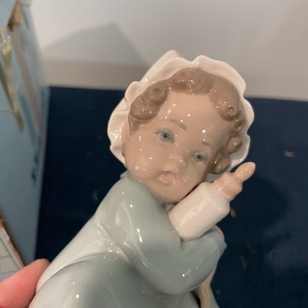 Lladro Baby With Feeding Bottle Porcelain Figurine (glossy)# 5103